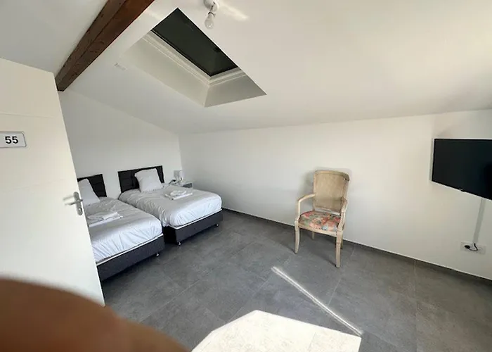 Διαμέρισμα House With 5 Bedrooms Lechaffardcom