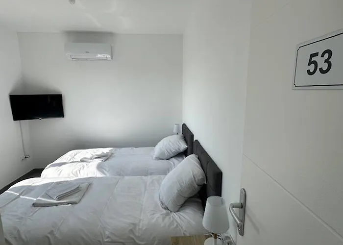 Διαμέρισμα House With 5 Bedrooms Lechaffardcom *