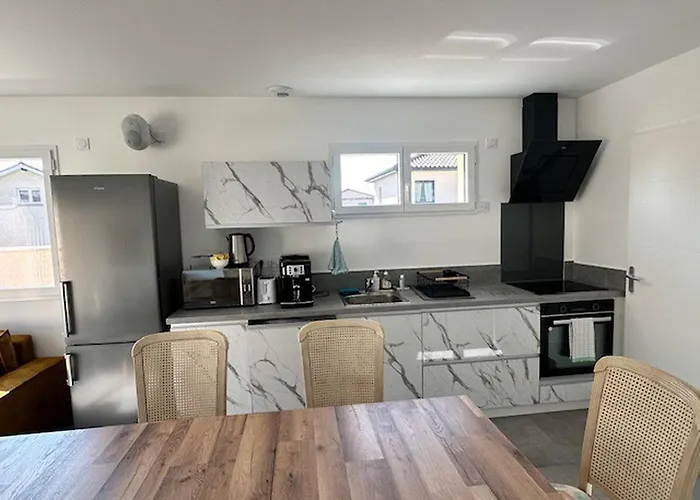 House With 5 Bedrooms Lechaffardcom Διαμέρισμα *