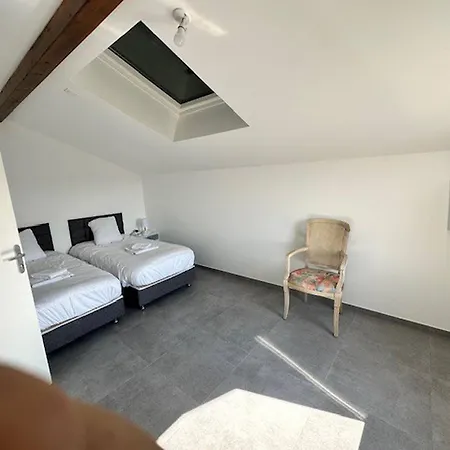 Lägenhet House With 5 Bedrooms Lechaffardcom