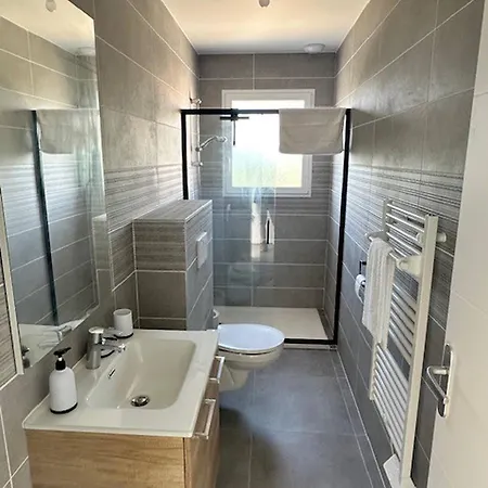 Lägenhet House With 5 Bedrooms Lechaffardcom