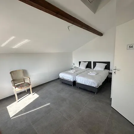 House With 5 Bedrooms Lechaffardcom Lägenhet
