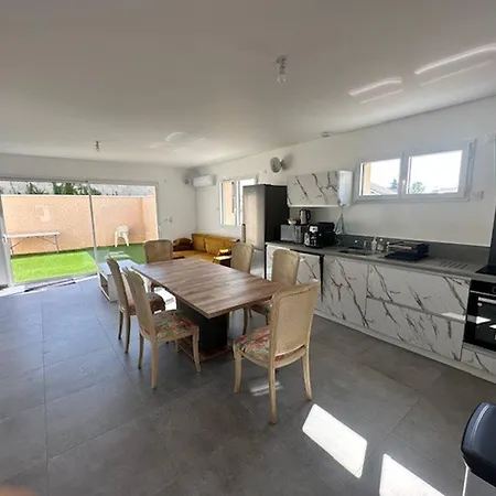 Lägenhet House With 5 Bedrooms Lechaffardcom