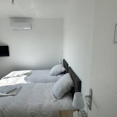 Lägenhet House With 5 Bedrooms Lechaffardcom *
