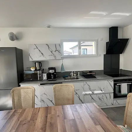 House With 5 Bedrooms Lechaffardcom Lägenhet *